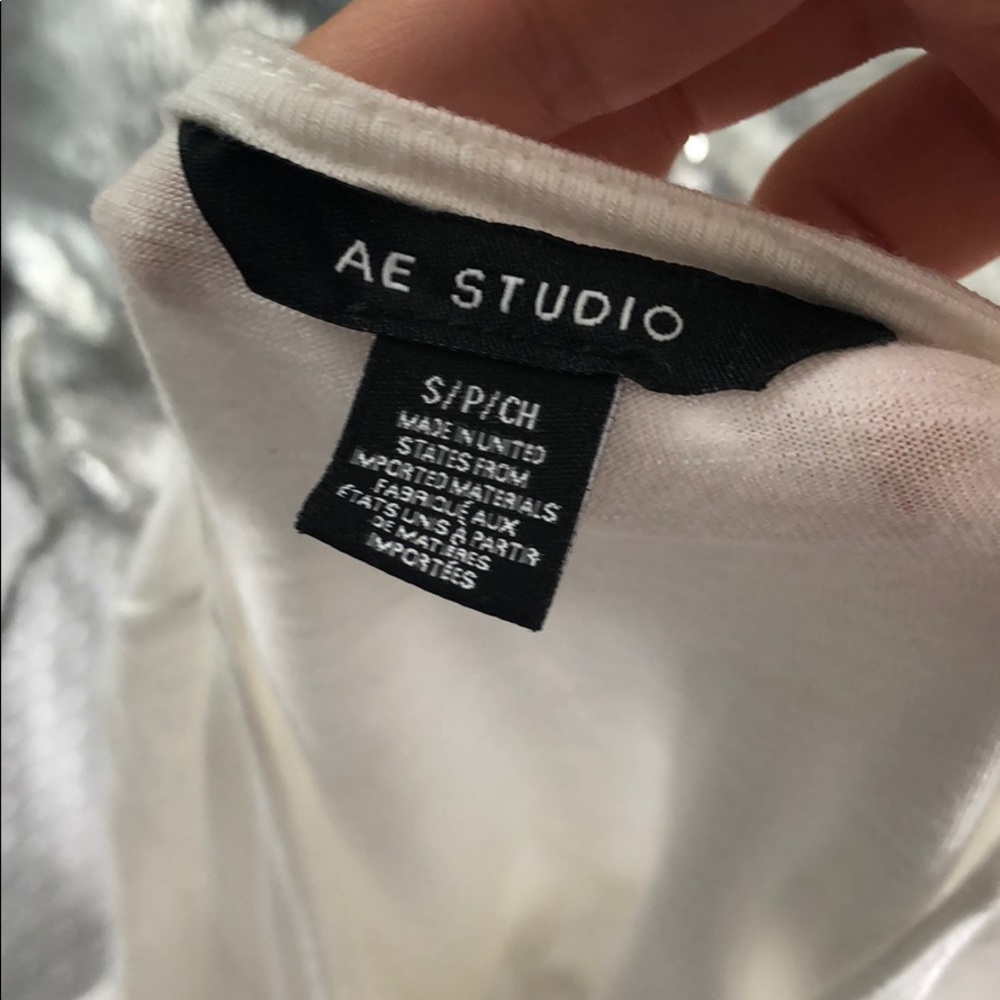 AE Crop Top - Picture 3 of 4